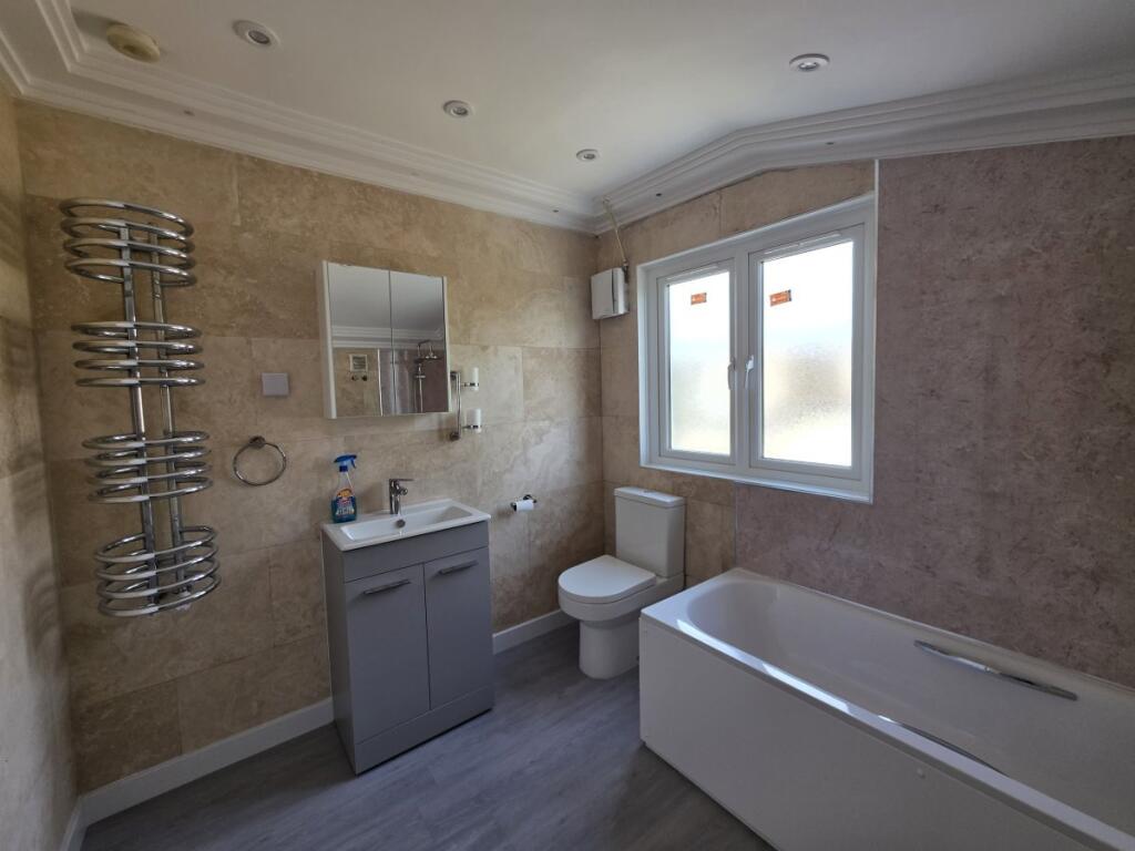4 bed Detached for rent in Ilford. From Barnett Richards - Ilford - Essex 4 bed Detached for rent in Ilford. From Barnett Richards - Ilford - Essex