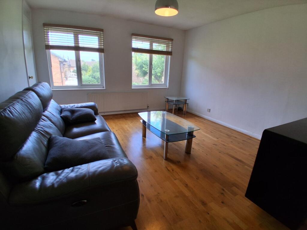 1 bed 1st Floor Flat for rent in Chigwell. From Barnett Richards - Ilford - Essex