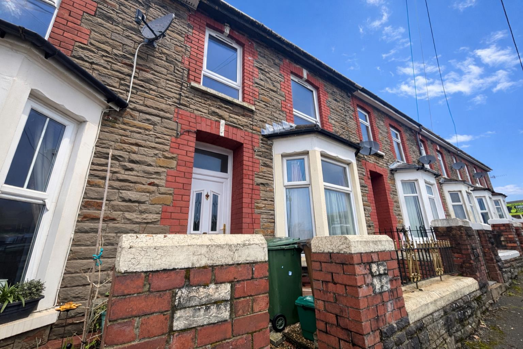 3 bed Mid Terraced House for rent in Caerphilly. From Aktons - Caerphilly