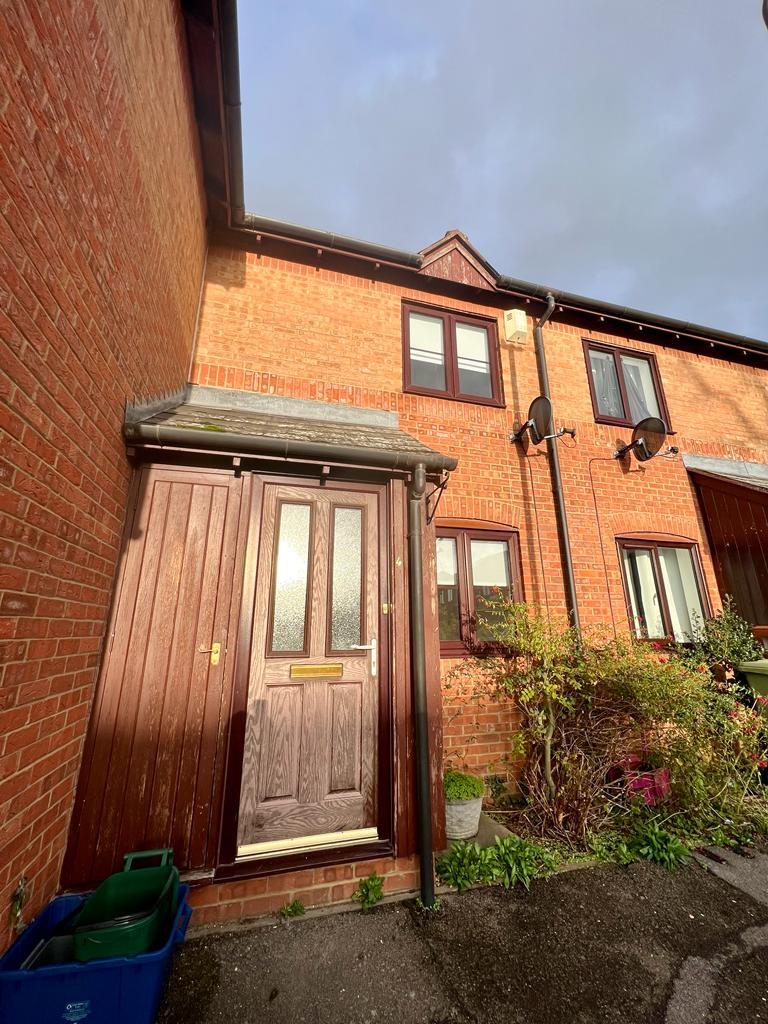 2 bed Mid Terraced House for rent in Old Stratford. From Belvoir - Milton Keynes 2 bed Mid Terraced House for rent in Old Stratford. From Belvoir - Milton Keynes