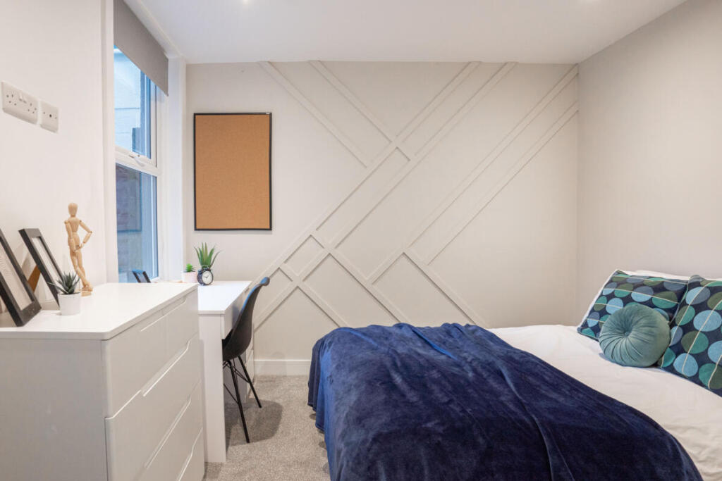 6 bed Mid Terraced House for rent in Portsmouth. From Belvoir - Southsea