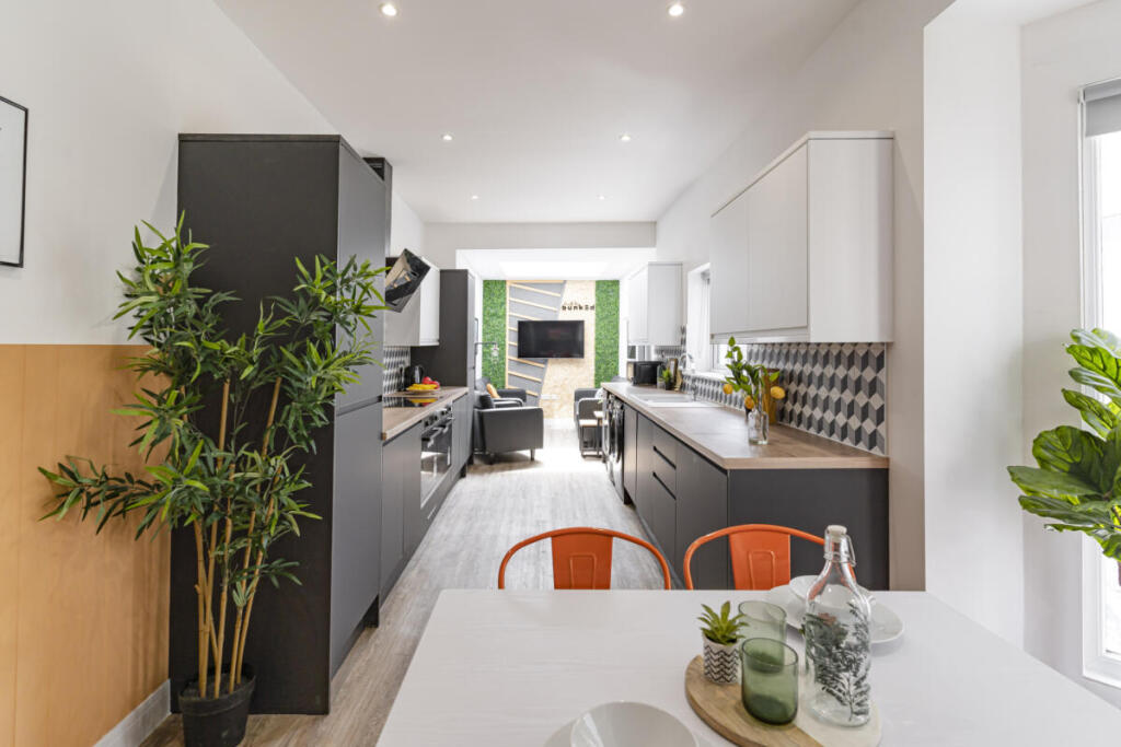 7 bed Mid Terraced House for rent in Portsmouth. From Belvoir - Southsea