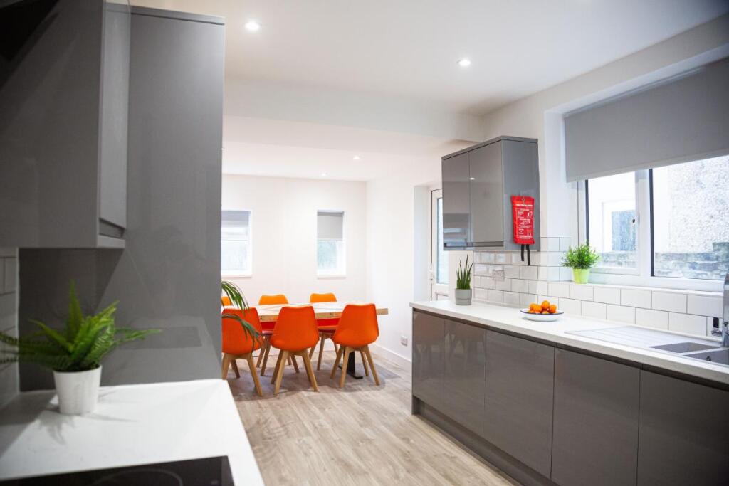 7 bed Mid Terraced House for rent in Portsmouth. From Belvoir - Southsea 7 bed Mid Terraced House for rent in Portsmouth. From Belvoir - Southsea