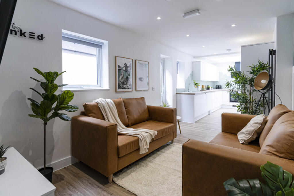 7 bed Mid Terraced House for rent in Portsmouth. From Belvoir - Southsea