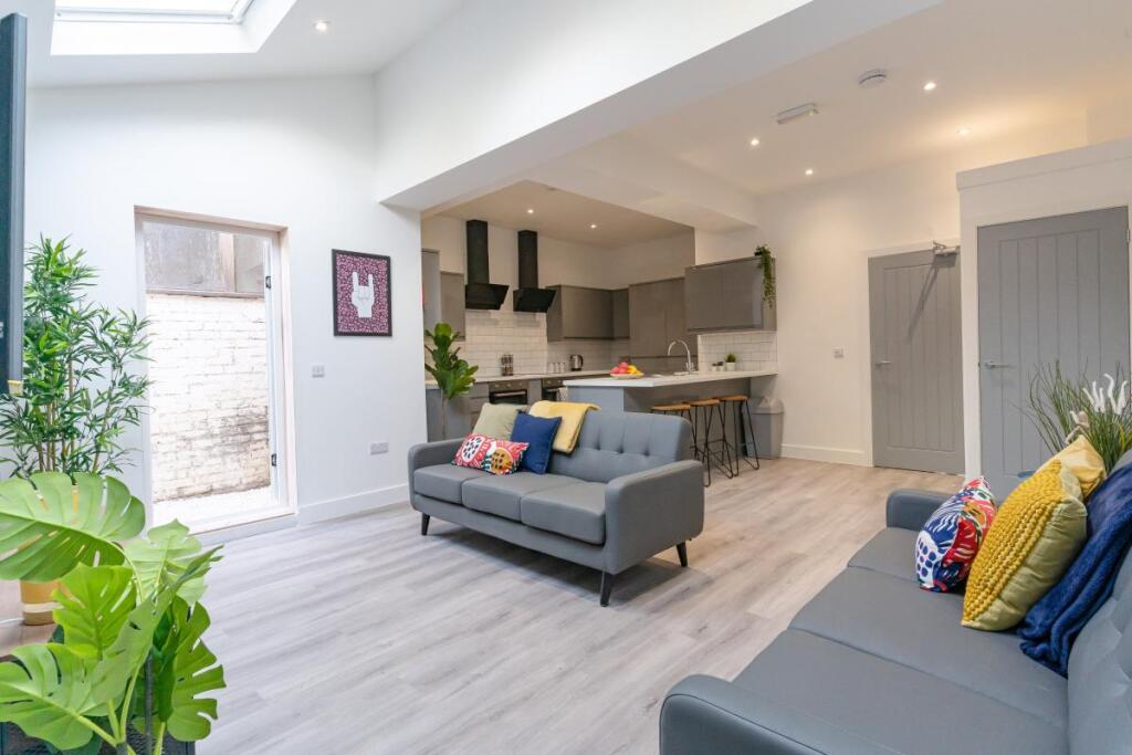 8 bed Mid Terraced House for rent in Portsmouth. From Belvoir - Southsea 8 bed Mid Terraced House for rent in Portsmouth. From Belvoir - Southsea