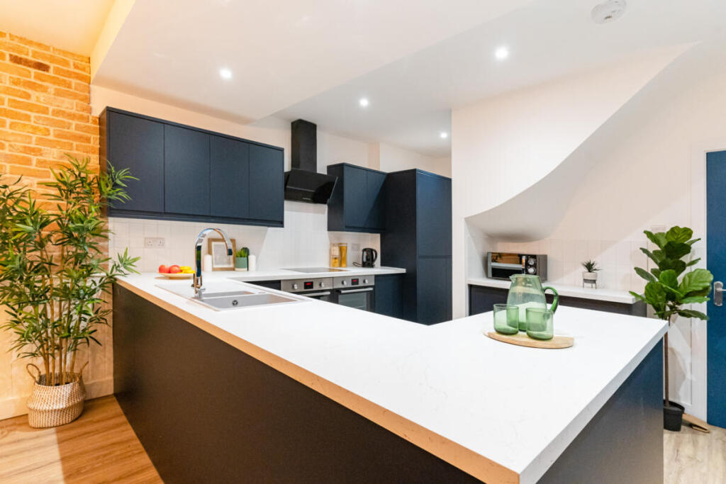 6 bed Mid Terraced House for rent in Portsmouth. From Belvoir - Southsea 6 bed Mid Terraced House for rent in Portsmouth. From Belvoir - Southsea