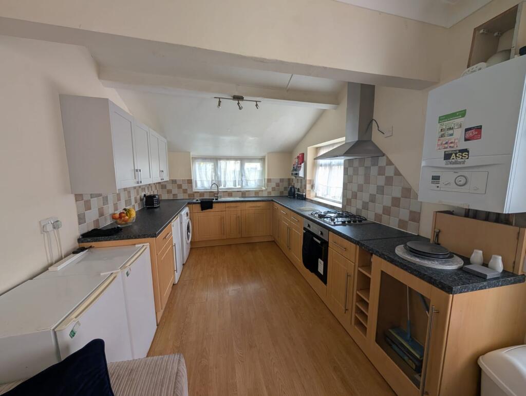 5 bed Mid Terraced House for rent in Portsmouth. From Belvoir - Southsea