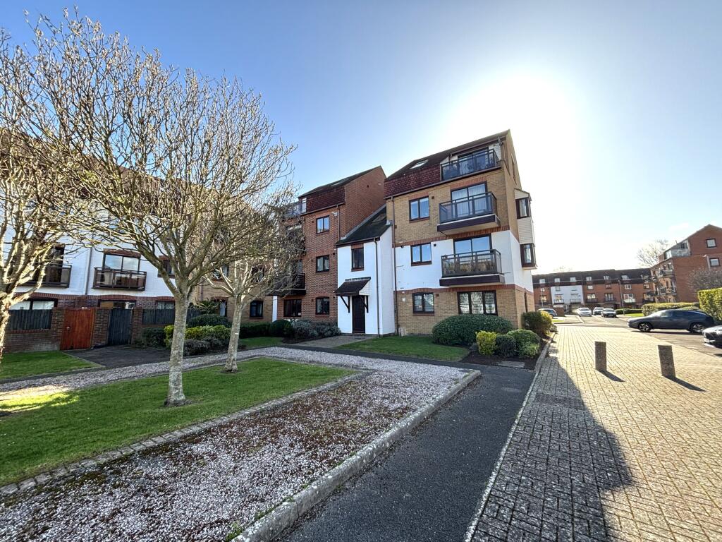 2 bed 1st Floor Flat for rent in Portsmouth. From Belvoir - Southsea