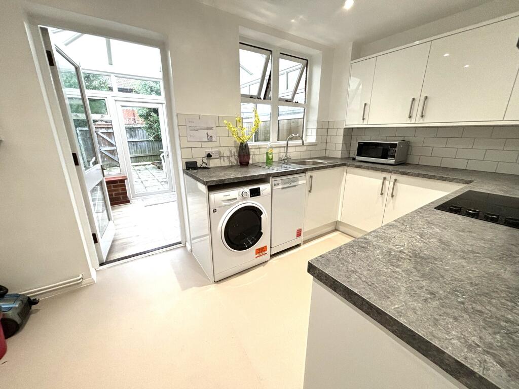 2 bed Mid Terraced House for rent in Portsmouth. From Belvoir - Southsea 2 bed Mid Terraced House for rent in Portsmouth. From Belvoir - Southsea