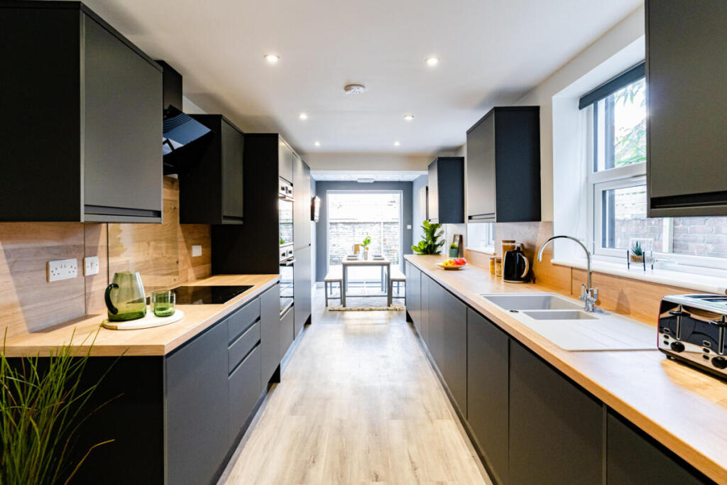 7 bed Mid Terraced House for rent in Portsmouth. From Belvoir - Southsea 7 bed Mid Terraced House for rent in Portsmouth. From Belvoir - Southsea