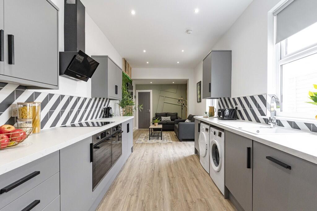 5 bed Mid Terraced House for rent in Portsmouth. From Belvoir - Southsea