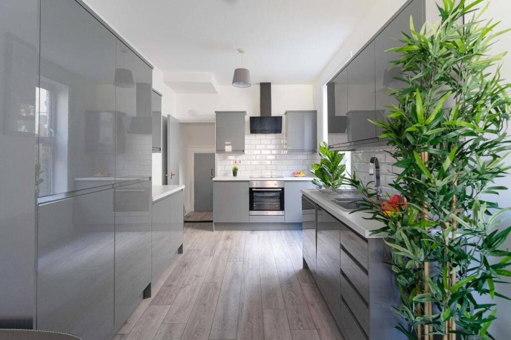 5 bed Mid Terraced House for rent in Portsmouth. From Belvoir - Southsea