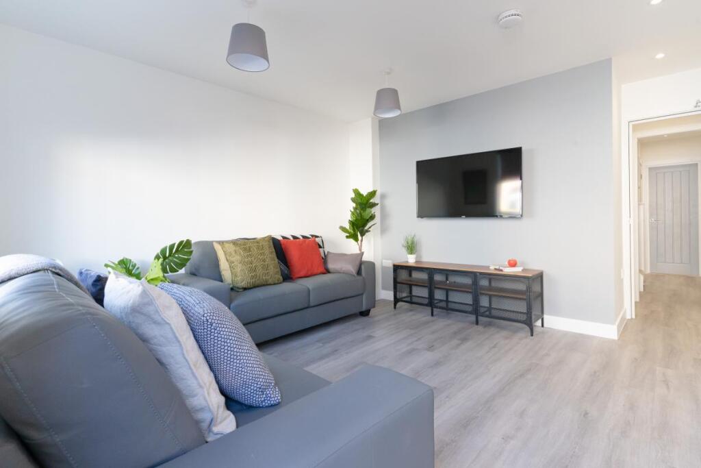 6 bed Mid Terraced House for rent in Portsmouth. From Belvoir - Southsea 6 bed Mid Terraced House for rent in Portsmouth. From Belvoir - Southsea