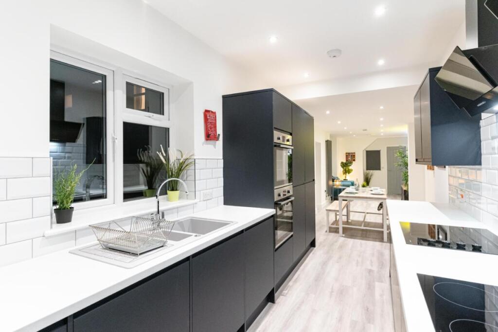 7 bed Mid Terraced House for rent in Portsmouth. From Belvoir - Southsea 7 bed Mid Terraced House for rent in Portsmouth. From Belvoir - Southsea