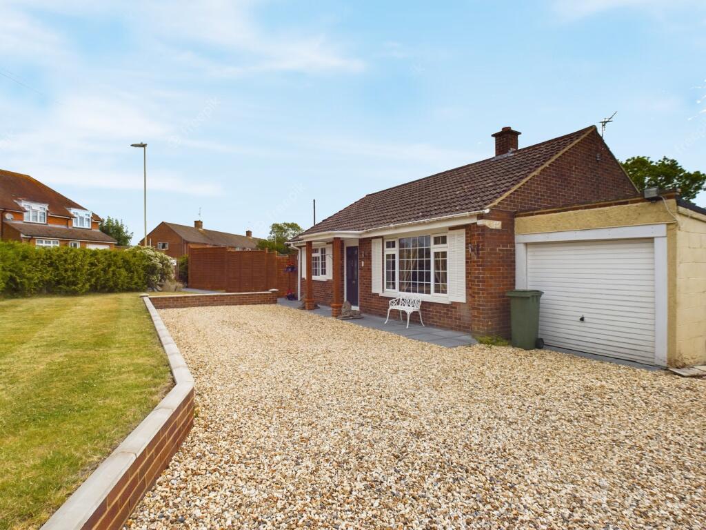 2 bed Bungalow for rent in Tadley. From Belvoir - Tadley