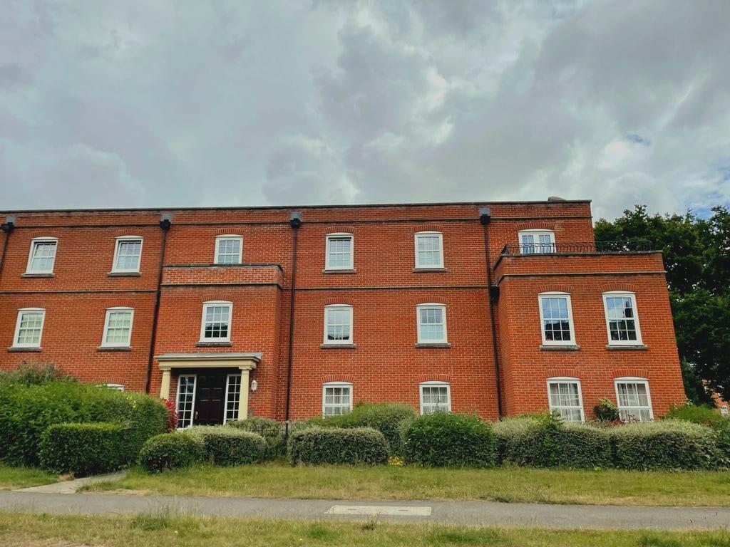 2 bed 1st Floor Flat for rent in Church End. From Belvoir - Tadley