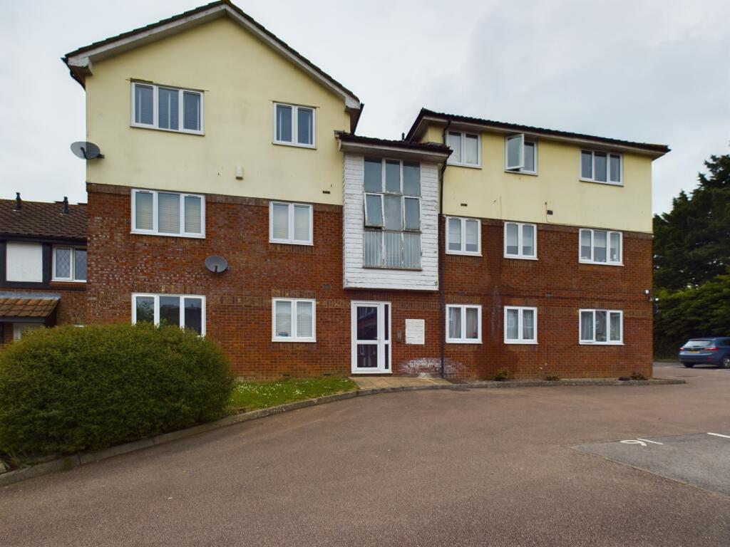 2 bed 1st Floor Flat for rent in Tadley. From Belvoir - Tadley