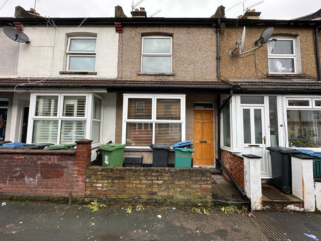 3 bed Mid Terraced House for rent in Watford. From Belvoir - Watford