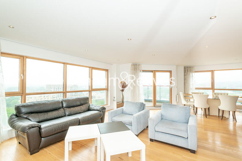3 bed Apartment for rent in Hendon. From Benham & Reeves Lettings - Beaufort Park Colindale