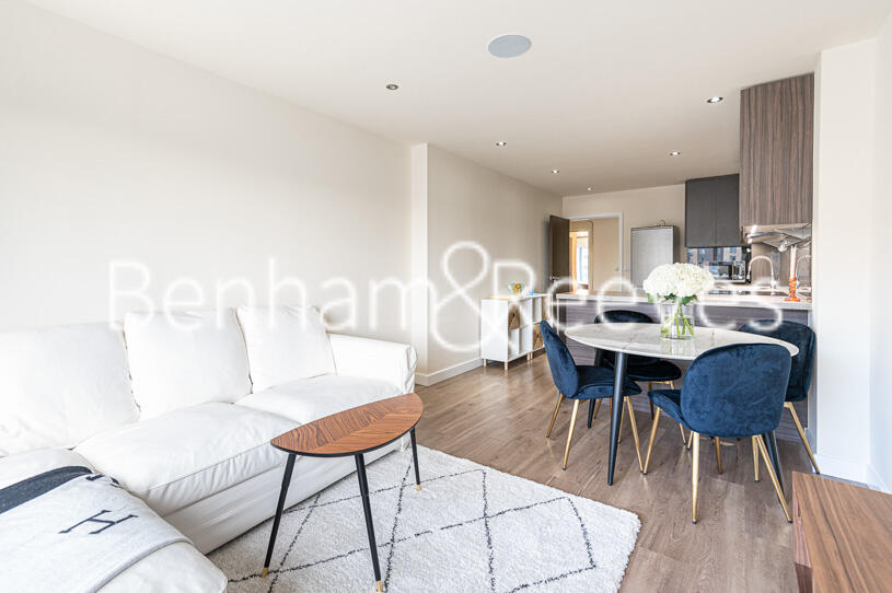 2 bed Apartment for rent in Hendon. From Benham & Reeves-  Beaufort Park Colindale - Beaufort Park Colindale