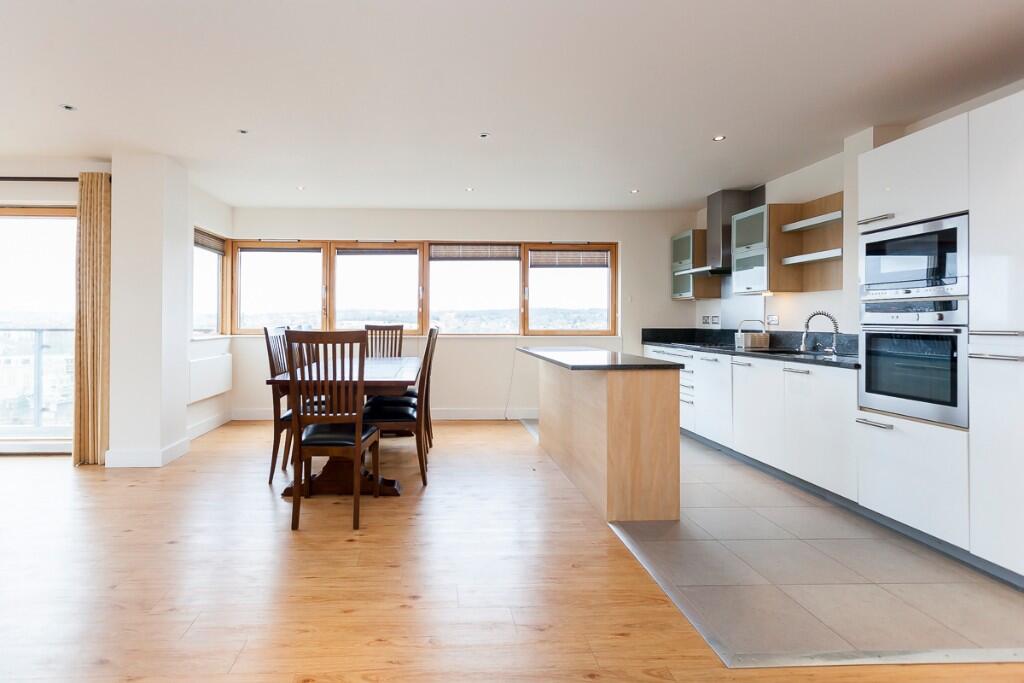 3 bed Apartment for rent in Hendon. From Benham & Reeves-  Beaufort Park Colindale - Beaufort Park Colindale