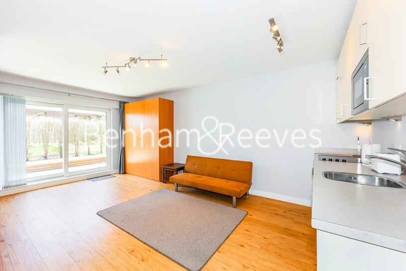 4 bed Studio for rent in Hendon. From Benham & Reeves-  Beaufort Park Colindale - Beaufort Park Colindale