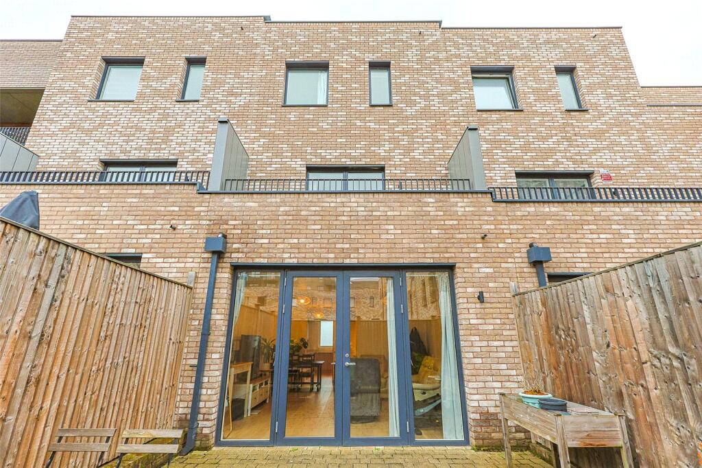 4 bed Town House for rent in Hendon. From Benham & Reeves-  Beaufort Park Colindale - Beaufort Park Colindale