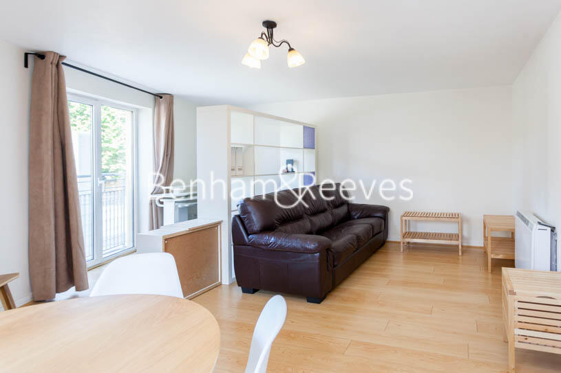3 bed Apartment for rent in London. From Benham & Reeves Lettings - Canary Wharf