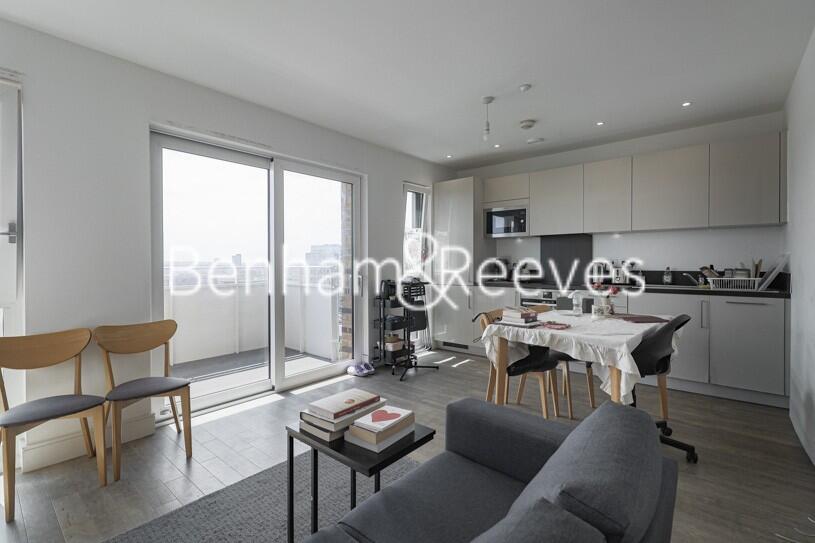 4 bed Studio for rent in Bow. From Benham & Reeves Lettings - Canary Wharf