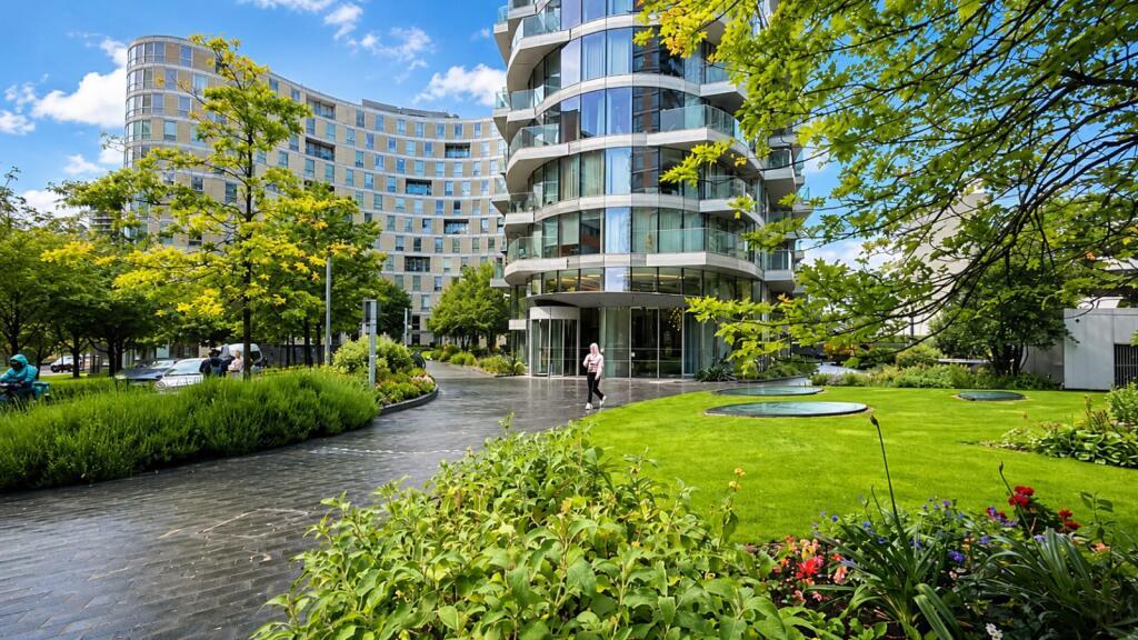 2 bed Apartment for rent in Poplar. From Benham & Reeves Lettings - Canary Wharf 2 bed Apartment for rent in Poplar. From Benham & Reeves Lettings - Canary Wharf