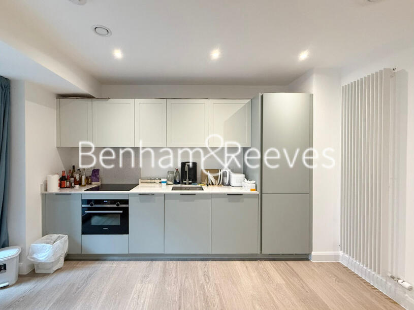 4 bed Studio for rent in West Ham. From Benham & Reeves Lettings - Canary Wharf 4 bed Studio for rent in West Ham. From Benham & Reeves Lettings - Canary Wharf