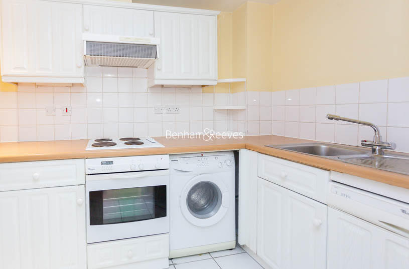 2 bed Apartment for rent in Poplar. From Benham & Reeves Lettings - Canary Wharf