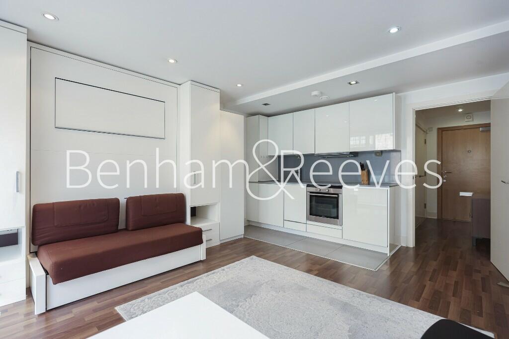 4 bed Studio for rent in Bow. From Benham & Reeves Lettings - Canary Wharf