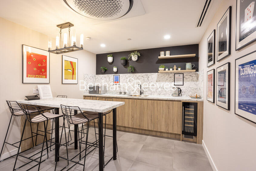 4 bed Studio for rent in London. From Benham & Reeves Lettings - Canary Wharf
