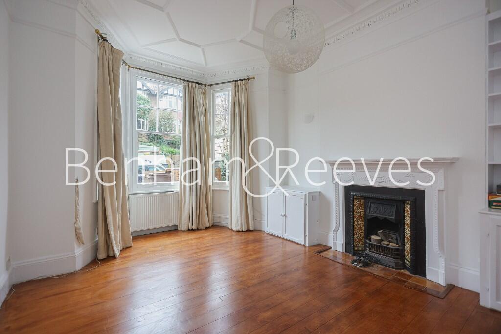 5 bed Town House for rent in Hornsey. From Benham & Reeves- Highgate - Highgate