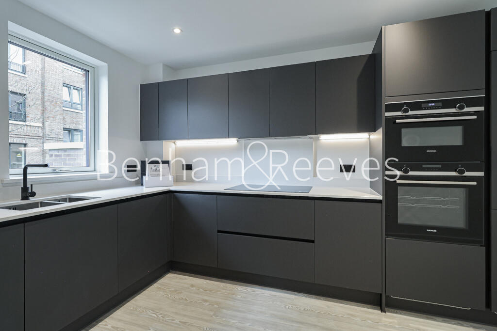 4 bed Detached for rent in . From Benham & Reeves- Highgate - Highgate