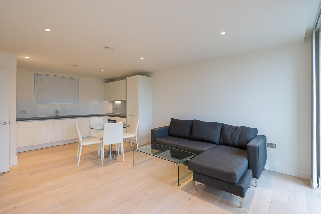 1 bed 1st Floor Flat for rent in London. From Benham & Reeves- Hyde Park - Hyde Park