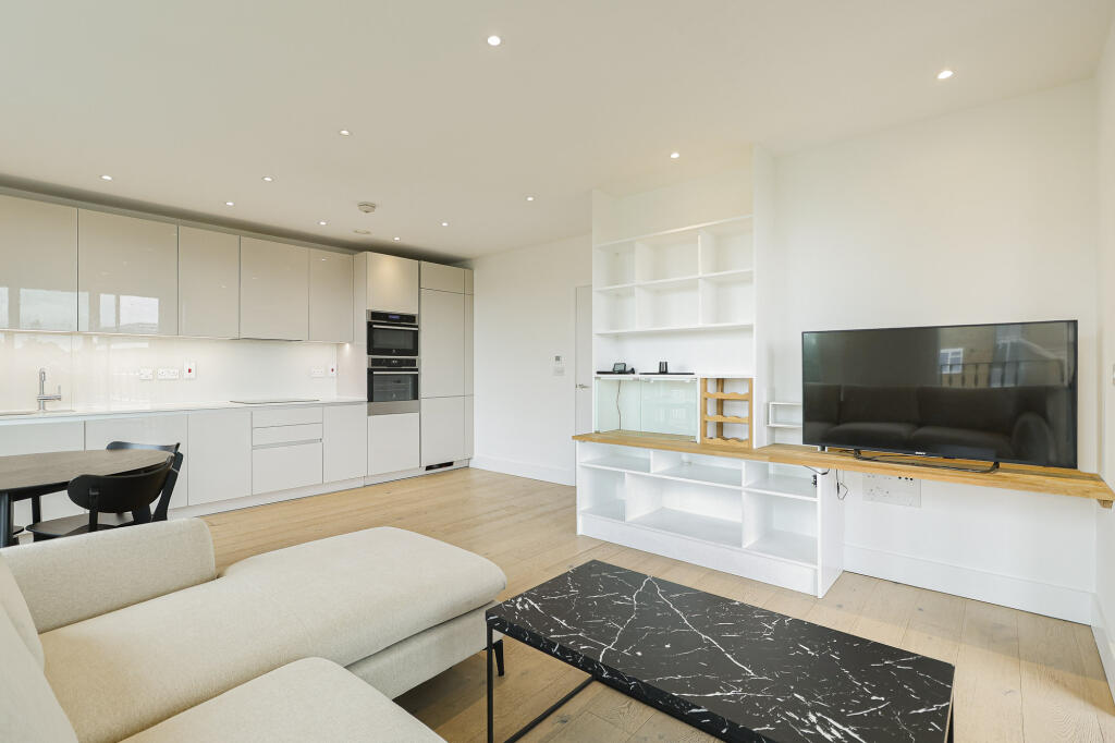 2 bed Apartment for rent in Camden Town. From Benham & Reeves- Hyde Park - Hyde Park