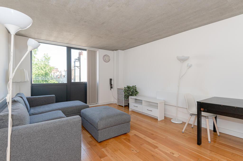 1 bed 1st Floor Flat for rent in London. From Benham & Reeves- Hyde Park - Hyde Park