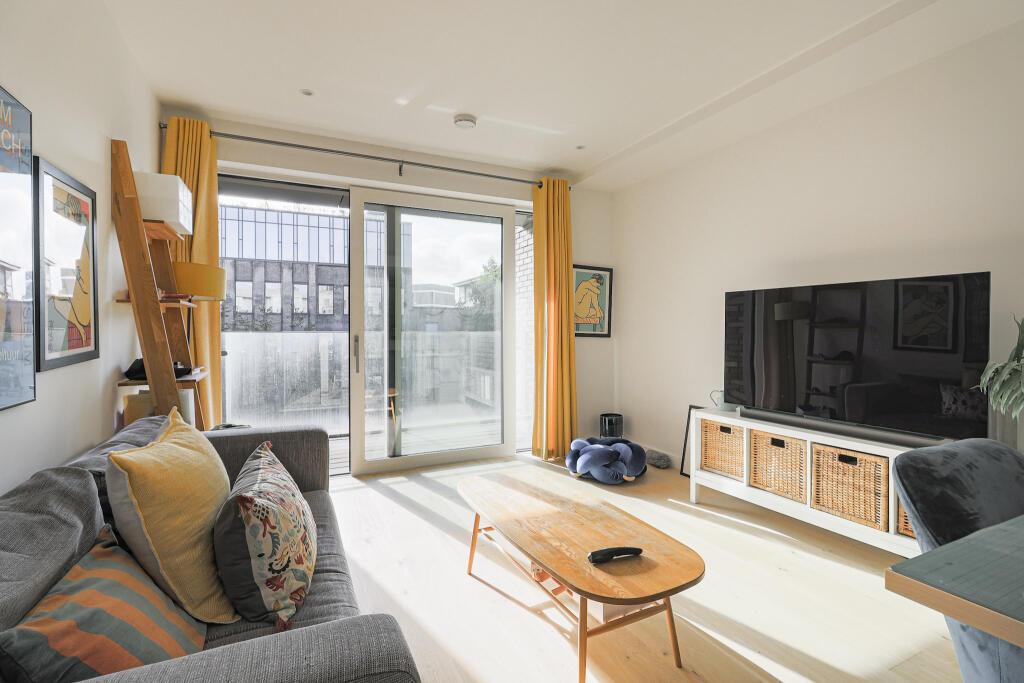 1 bed 1st Floor Flat for rent in London. From Benham & Reeves- Hyde Park - Hyde Park