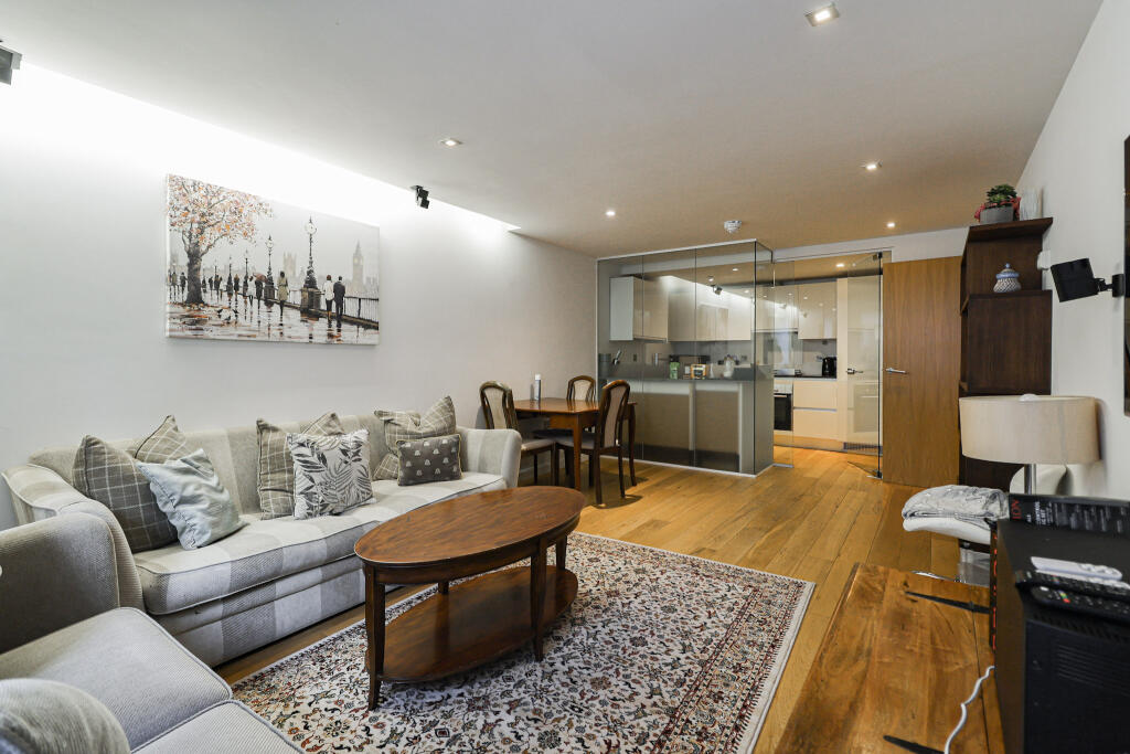 3 bed Apartment for rent in Camden Town. From Benham & Reeves- Hyde Park - Hyde Park