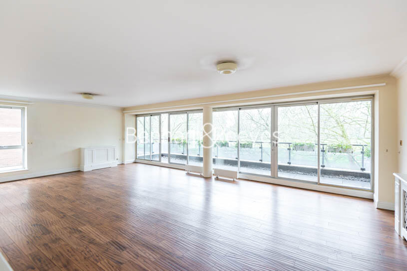 4 bed Apartment for rent in Kensington. From Benham & Reeves- Kensington - Kensington