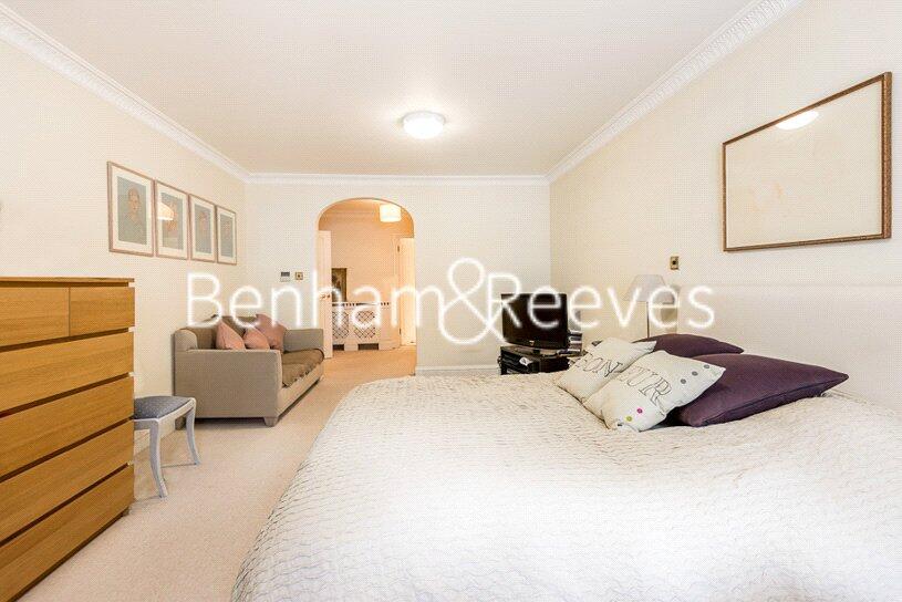 4 bed Apartment for rent in Kensington. From Benham & Reeves- Kensington - Kensington