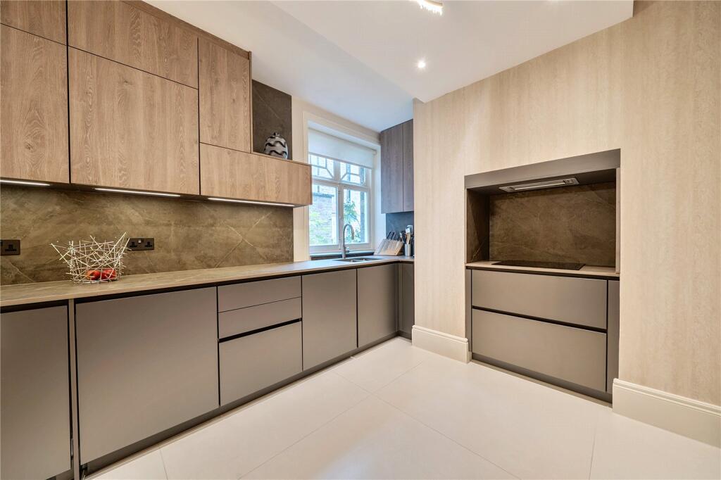 4 bed Apartment for rent in Kensington. From Benham & Reeves- Kensington - Kensington