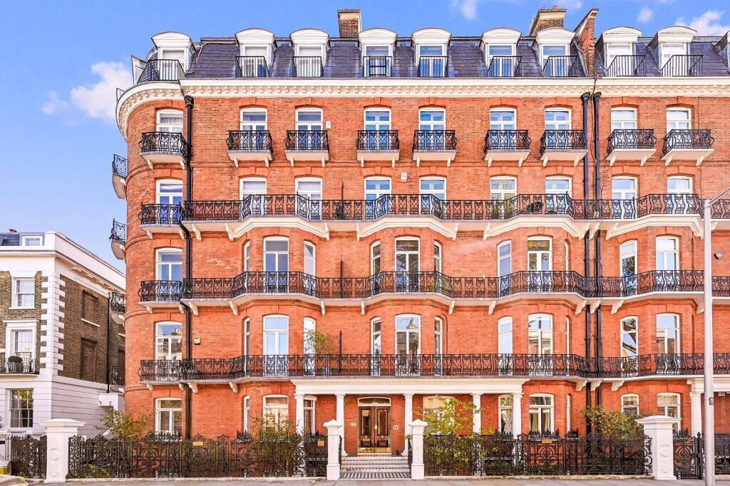 2 bed 1st Floor Flat for rent in London. From Benham & Reeves - Knightsbridge - Knightsbridge