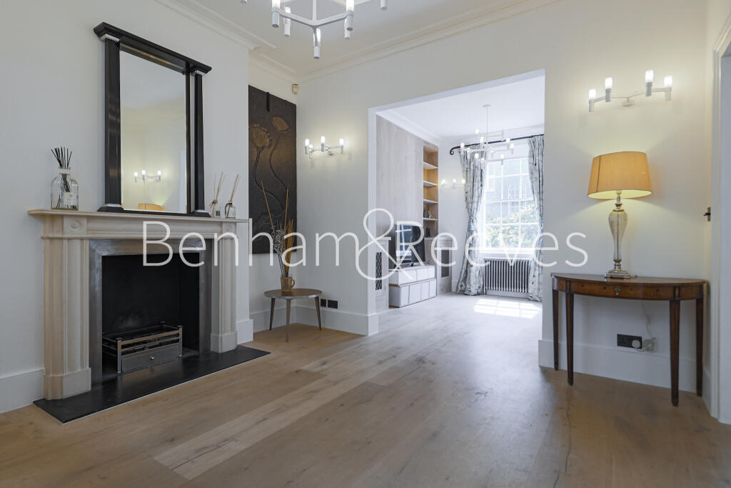 4 bed Mid Terraced House for rent in Chelsea. From Benham & Reeves - Knightsbridge - Knightsbridge