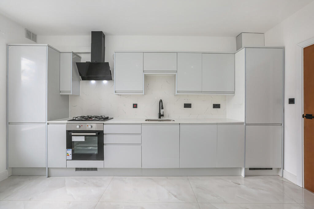 4 bed Apartment for rent in Carshalton. From Benson & Partners - Croydon 4 bed Apartment for rent in Carshalton. From Benson & Partners - Croydon