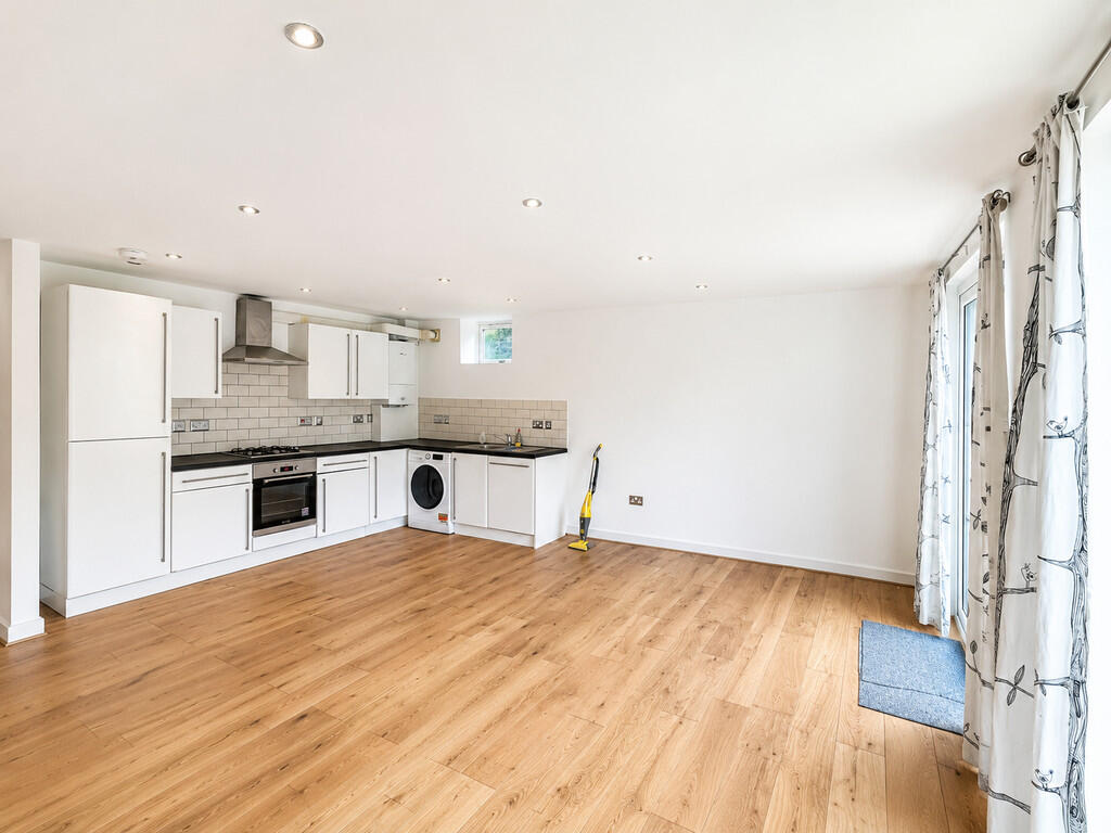 2 bed Apartment for rent in Croydon. From Benson & Partners - Croydon