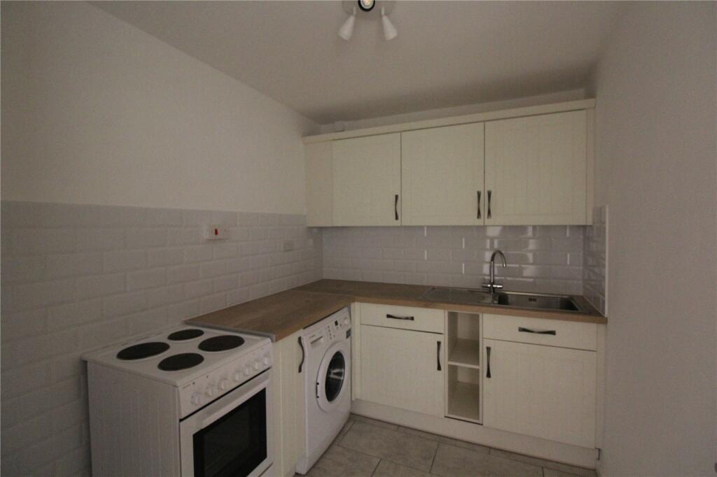 1 bed Apartment for rent in Dagenham. From Beresfords Lettings - at Havering 