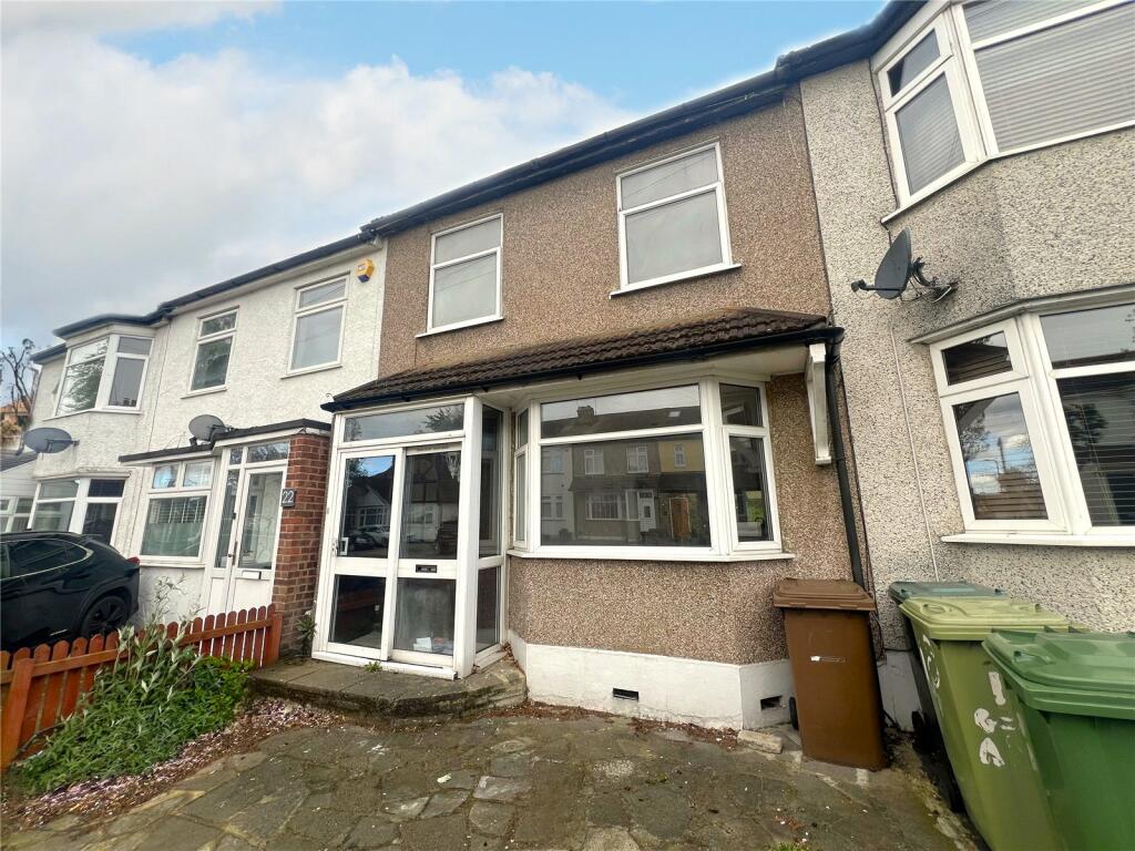 4 bed Mid Terraced House for rent in Great Warley. From Beresfords Lettings - at Havering 